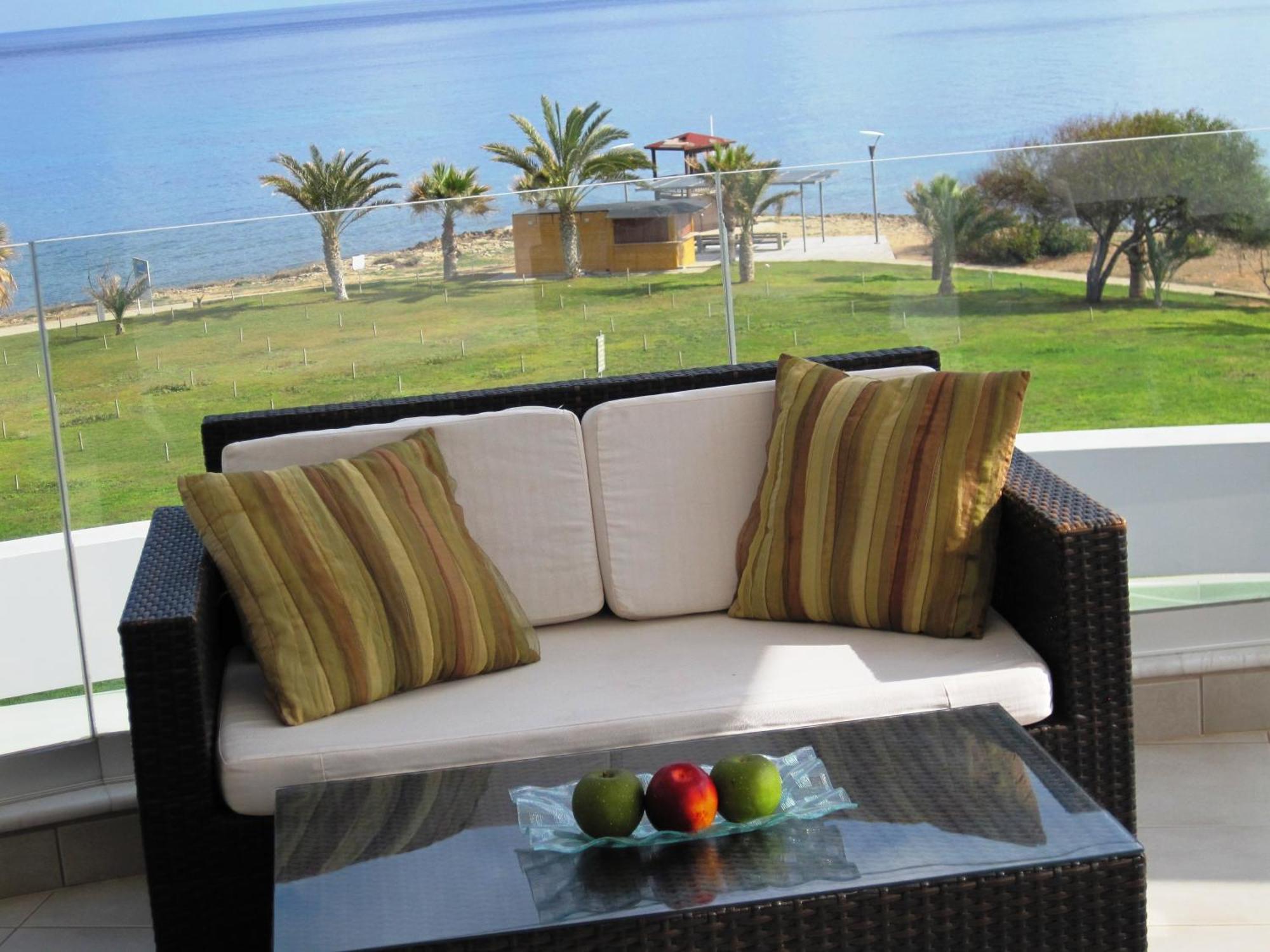 Polyxenia Isaak Luxury Villas And Apartments Protaras Ruang foto