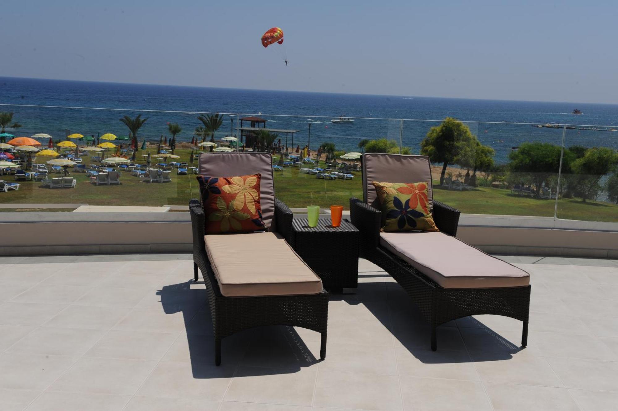Polyxenia Isaak Luxury Villas And Apartments Protaras Ruang foto