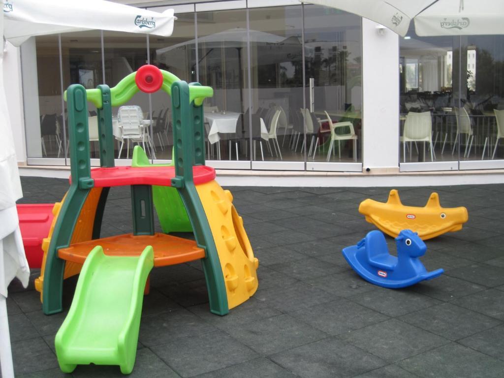Polyxenia Isaak Luxury Villas And Apartments Protaras Bagian luar foto
