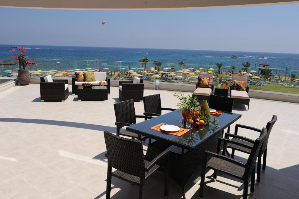 Polyxenia Isaak Luxury Villas And Apartments Protaras Ruang foto